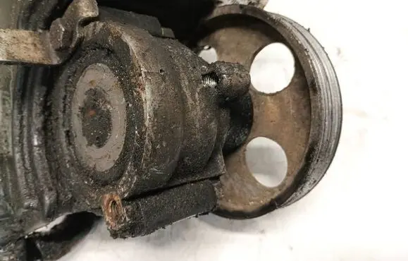 Peugeot Partner Power steering pump 9637000980