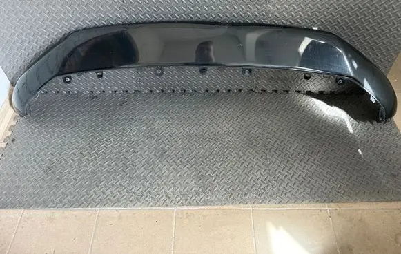 Front bumper lip