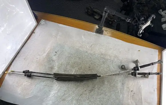 Volkswagen Golf Plus Gear shift cable linkage 1K0711266M 1K0711265C