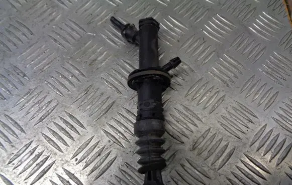 Renault Clio III Clutch slave cylinder 8200436137D