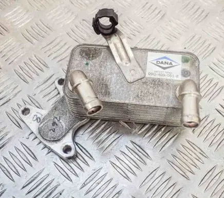 Volkswagen Golf VII Engine oil radiator 09G409061E