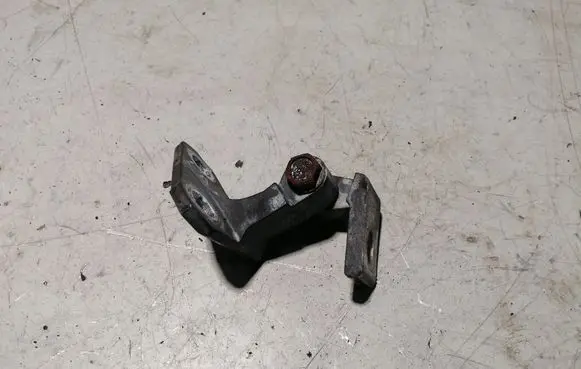 Volkswagen PASSAT B6 Front door upper hinge 