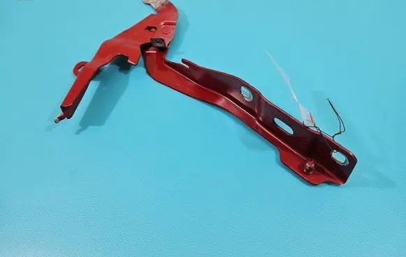 Engine bonnet/hood hinges