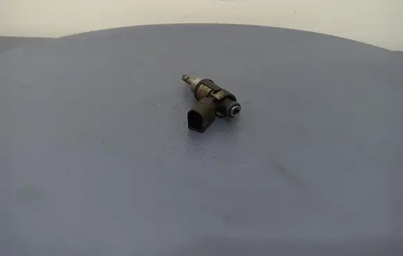 Volkswagen PASSAT B5.5 Fuel injector 0261500014