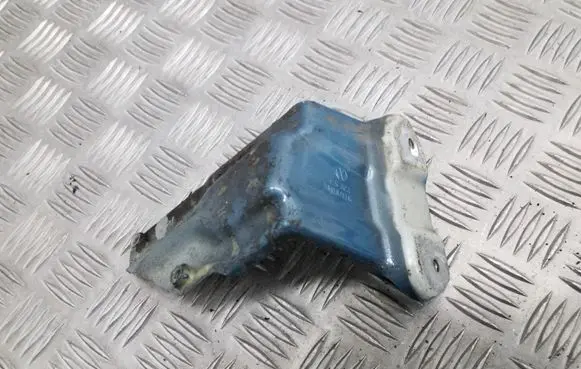 Volkswagen Golf Plus Fender mounting bracket 5M0821136