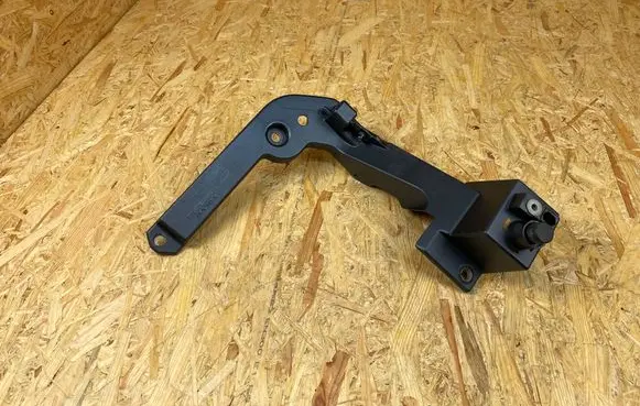 Volvo XC40 Fender mounting bracket 32234762