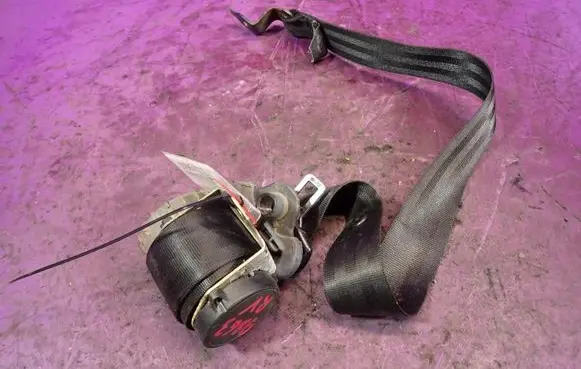 Skoda Fabia Mk1 (6Y) Front seatbelt 