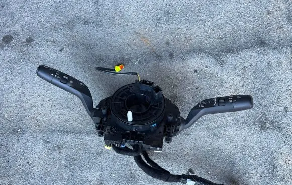Nissan Qashqai Indicator stalk 255546UA1A 255606