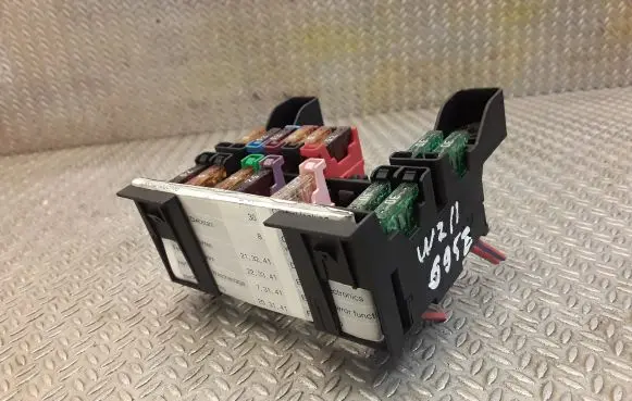 Mercedes-Benz E W211 Fuse box set 2115450301 A2115450301