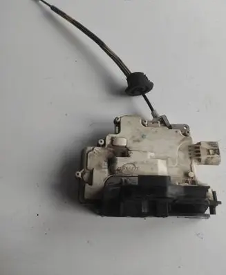 Audi A6 S6 C6 4F Front door lock 4F0837016