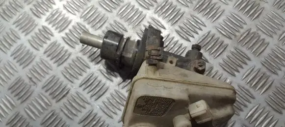 Ford Mondeo MK II Master brake cylinder L481381