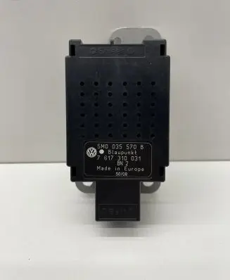 Volkswagen Golf VI Aerial antenna amplifier 5M0035570B