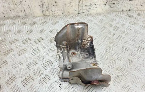 Nissan Juke I F15 Heat shield in engine bay