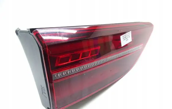 Volkswagen Golf VIII Tailgate rear/tail lights 5H0945307A