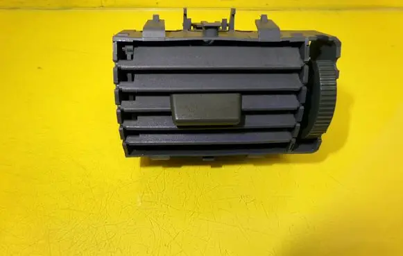 Skoda Octavia Mk1 (1U) Dashboard side air vent grill/cover trim 1U1819702A