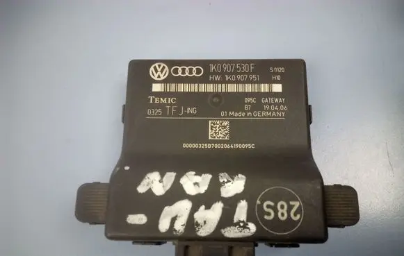 Volkswagen Touran I Gateway control module 1K0907530F 1K0907951
