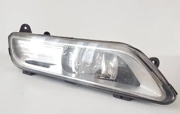 Volkswagen PASSAT B7 Front fog light 176623