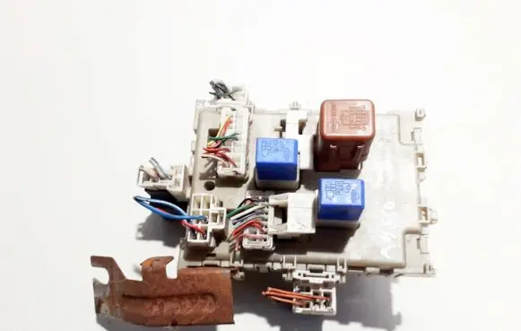 Nissan Almera N16 Fuse box set 243504m600 0913002