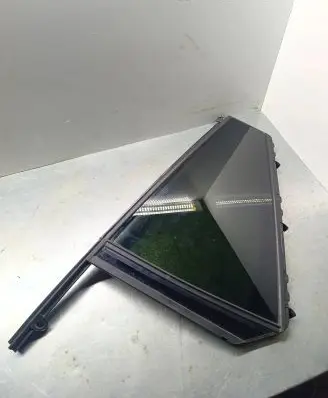 BMW X5 G05 Rear vent window glass 7444075 744407512