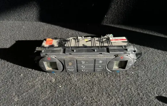 Ford C-MAX I Climate control unit 3M5T18C612AR