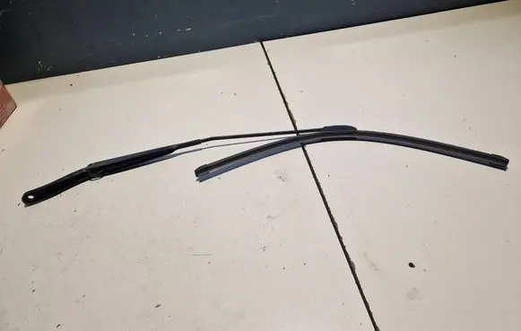 Opel Movano B Front wiper blade arm 8200734777