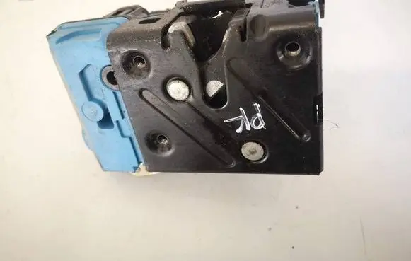 Volvo V70 Front door lock 30634614