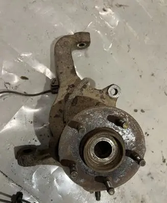 Front wheel hub spindle knuckle