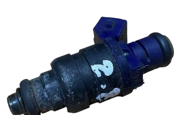 Audi A4 S4 B5 8D Fuel injector 078133551L