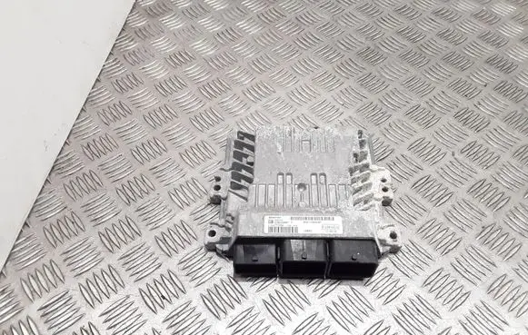 Ford Focus Engine control unit/module BV6112A650NF S180133007F J38AC