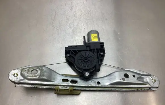 Volvo V70 Rear door window regulator motor 966264 091022