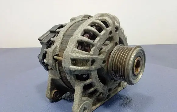 Dacia Lodgy Generator/alternator 231005933R