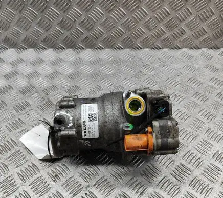 Volvo C40 Air conditioning (A/C) compressor (pump) 32275730