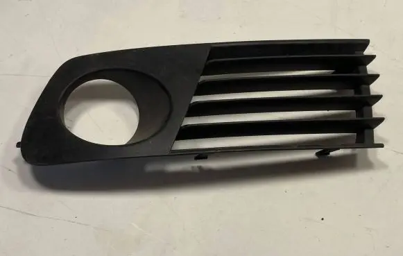 Seat Ibiza III (6L) Front bumper lower grill 6L0853665A