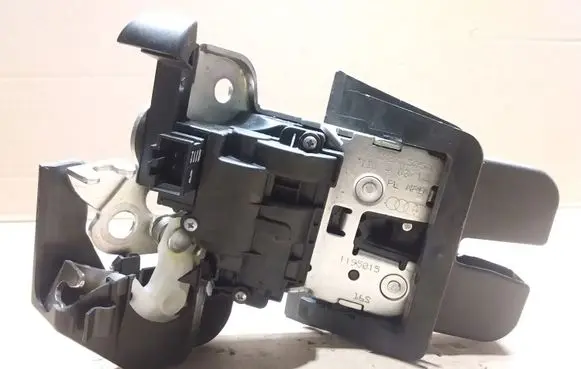 Audi A4 S4 B8 8K Tailgate/trunk/boot lock/catch/latch 8K9827505A