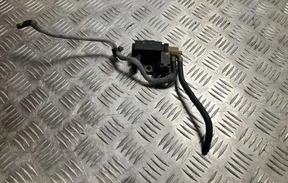 Mercedes-Benz C W205 Valve vacuum 8200790180