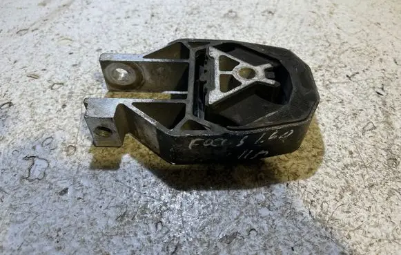 Engine mount bracket