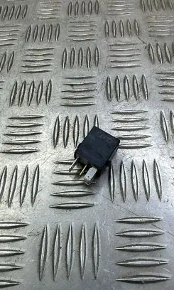 Volkswagen PASSAT B8 Other relay 4H0951253C