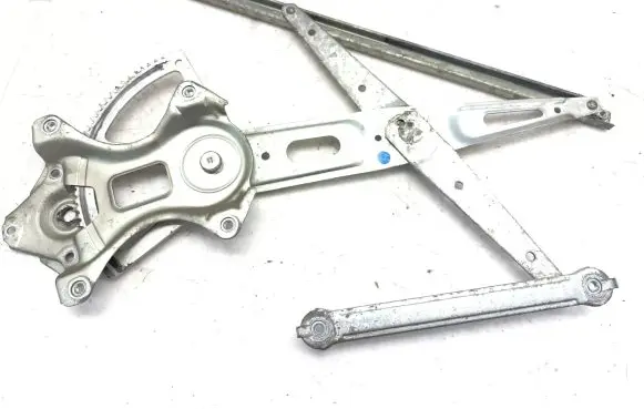 Toyota Prius (XW30) Front window lifting mechanism without motor