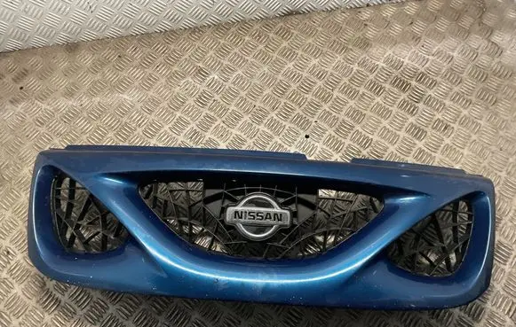 Nissan Terrano Bonnet/hood grill 