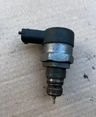 Volvo XC60 Fuel pressure regulator 0281002712