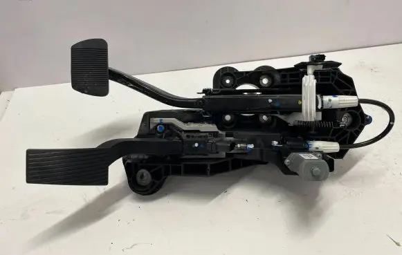 Dodge RAM Pedal assembly 68312752AM 80017054