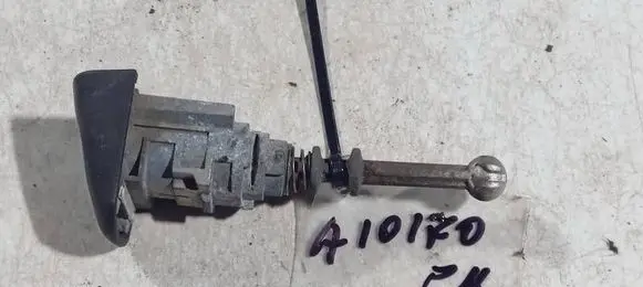 Citroen C4 I Front door lock (next to the handle) 