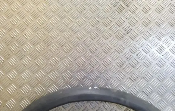 Volkswagen PASSAT B4 Front arch trim 