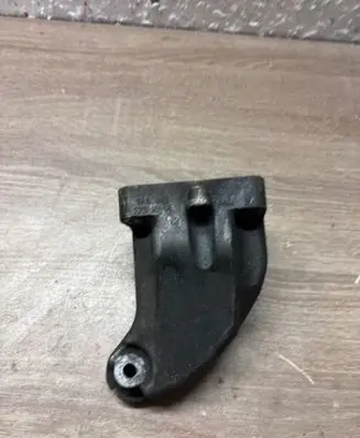 Mercedes-Benz C AMG W204 Engine mounting bracket A6422231004