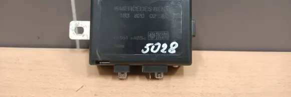 Mercedes-Benz ML W163 Aerial antenna amplifier 1638200289 17551