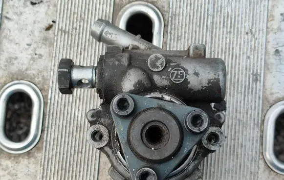 Peugeot 207 Power steering pump 91128