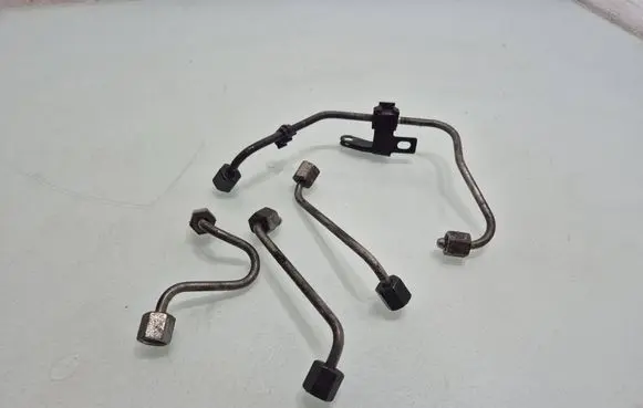 KIA Rio Fuel injector supply line/pipe 