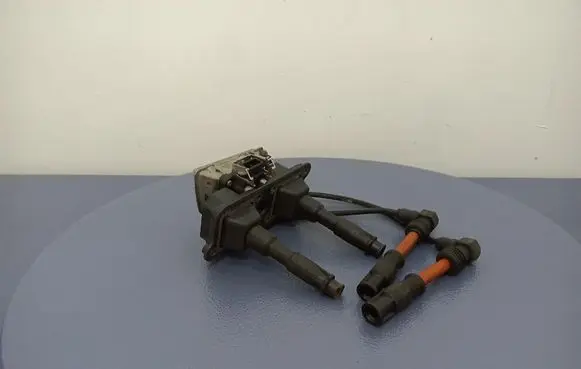 Volkswagen PASSAT B5 High voltage ignition coil 058905105A