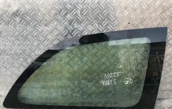 Toyota Yaris Rear side window