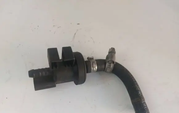 Audi A6 S6 C5 4B Breather valve 06E906517